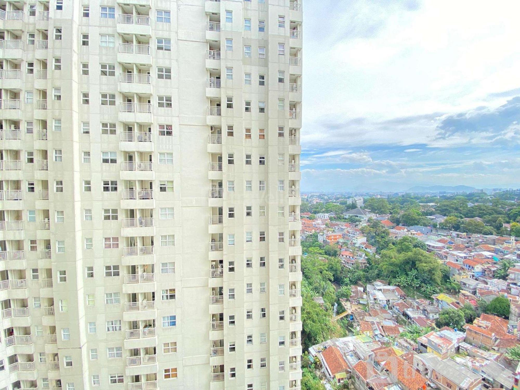 Spacious At Parahyangan By Travelio *