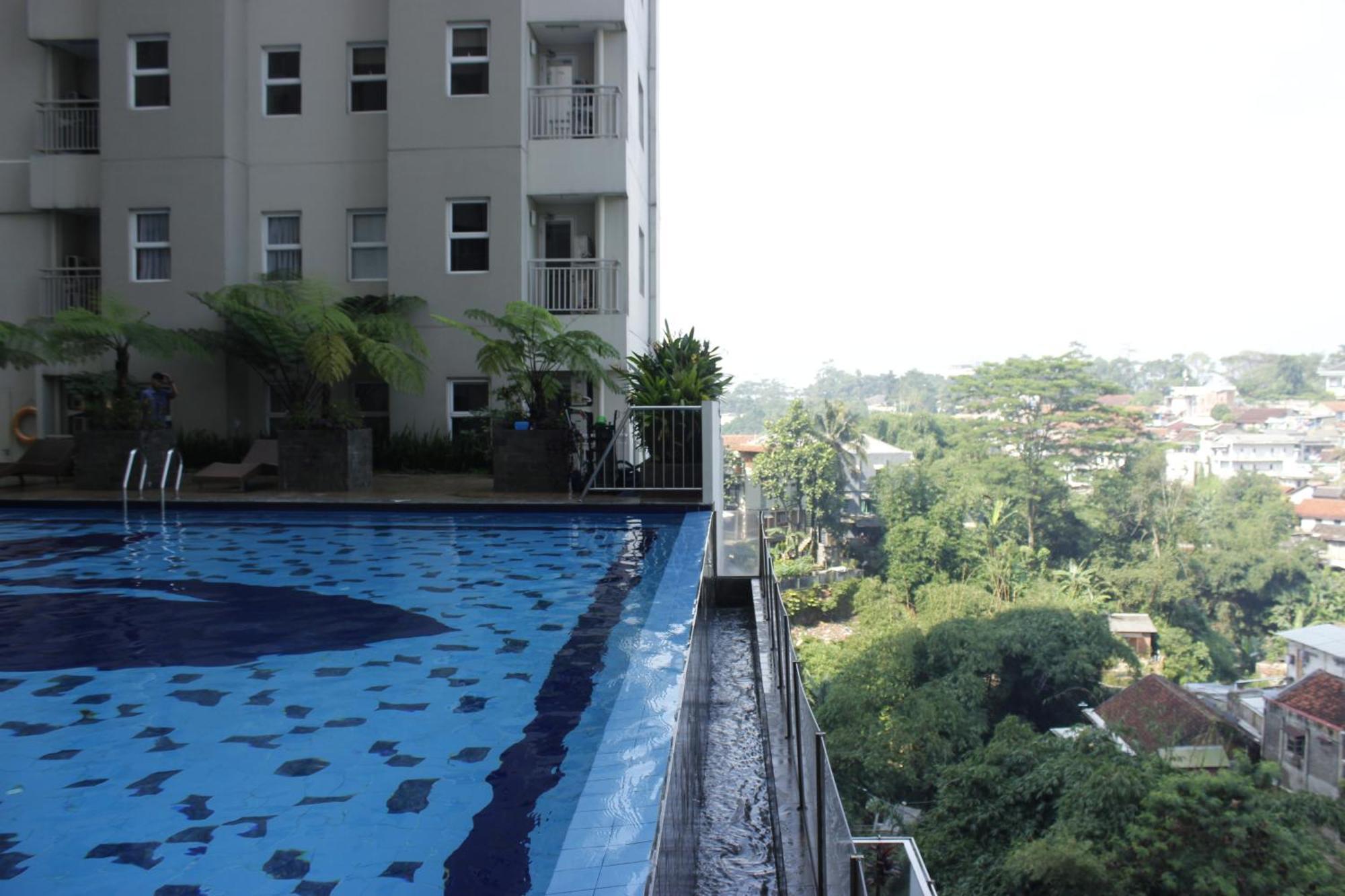 Spacious At Parahyangan By Travelio Apartemen