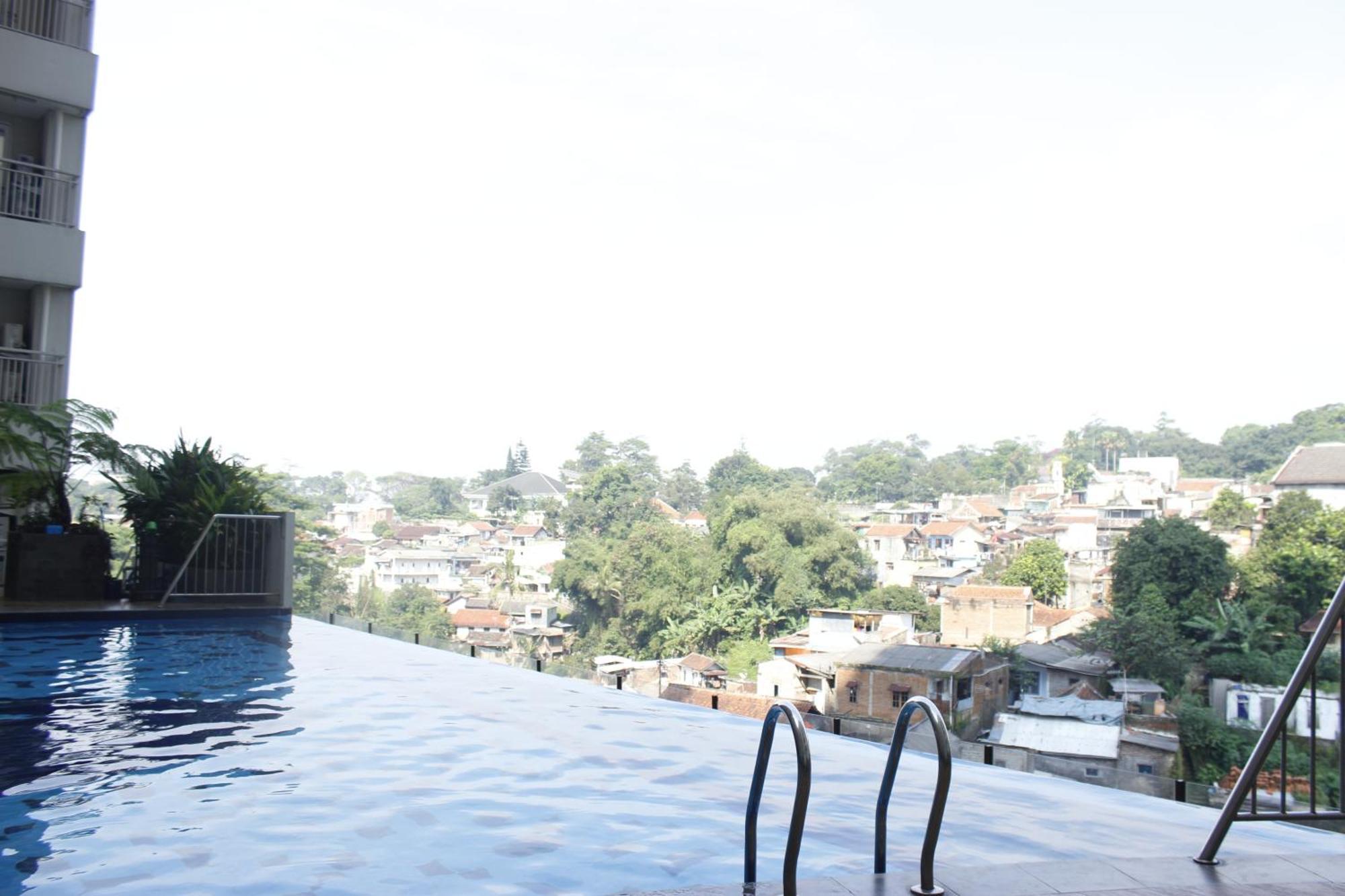 Spacious At Parahyangan By Travelio Bandung